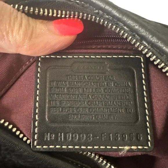 Coach Elegant Black Leather Shoulder Bag - Picture 6 of 13